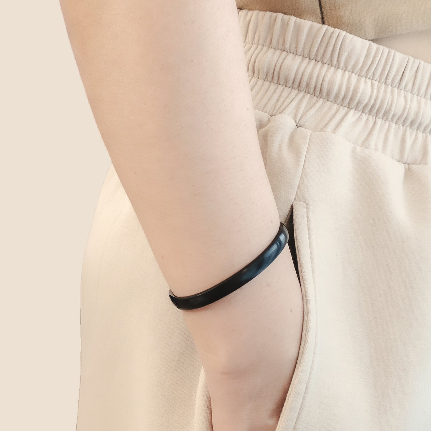 Calm Matte Plain Bangle 6mm - Black