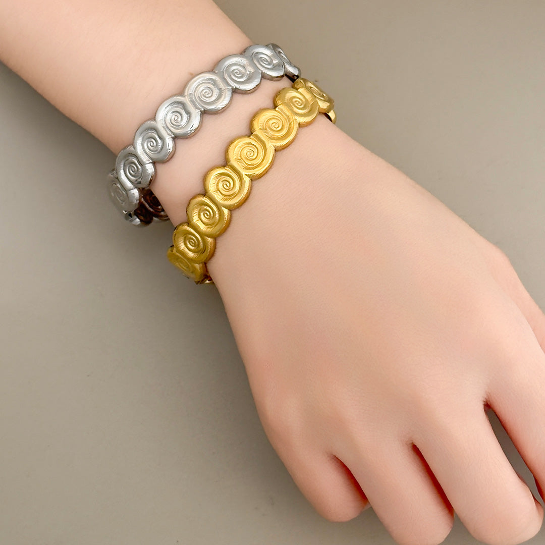 Cecily Spiral Snail Bangle - Silver