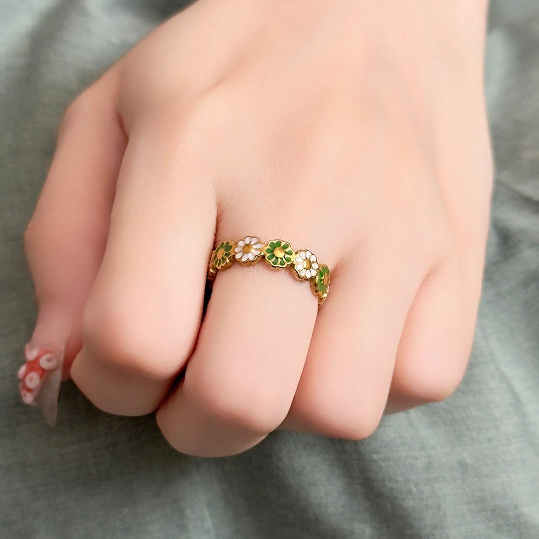 Llewelyn Daisy Ring - Green and white
