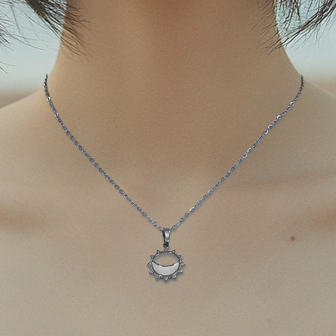 Angus Shell Sun Necklace - Silver SeaShell