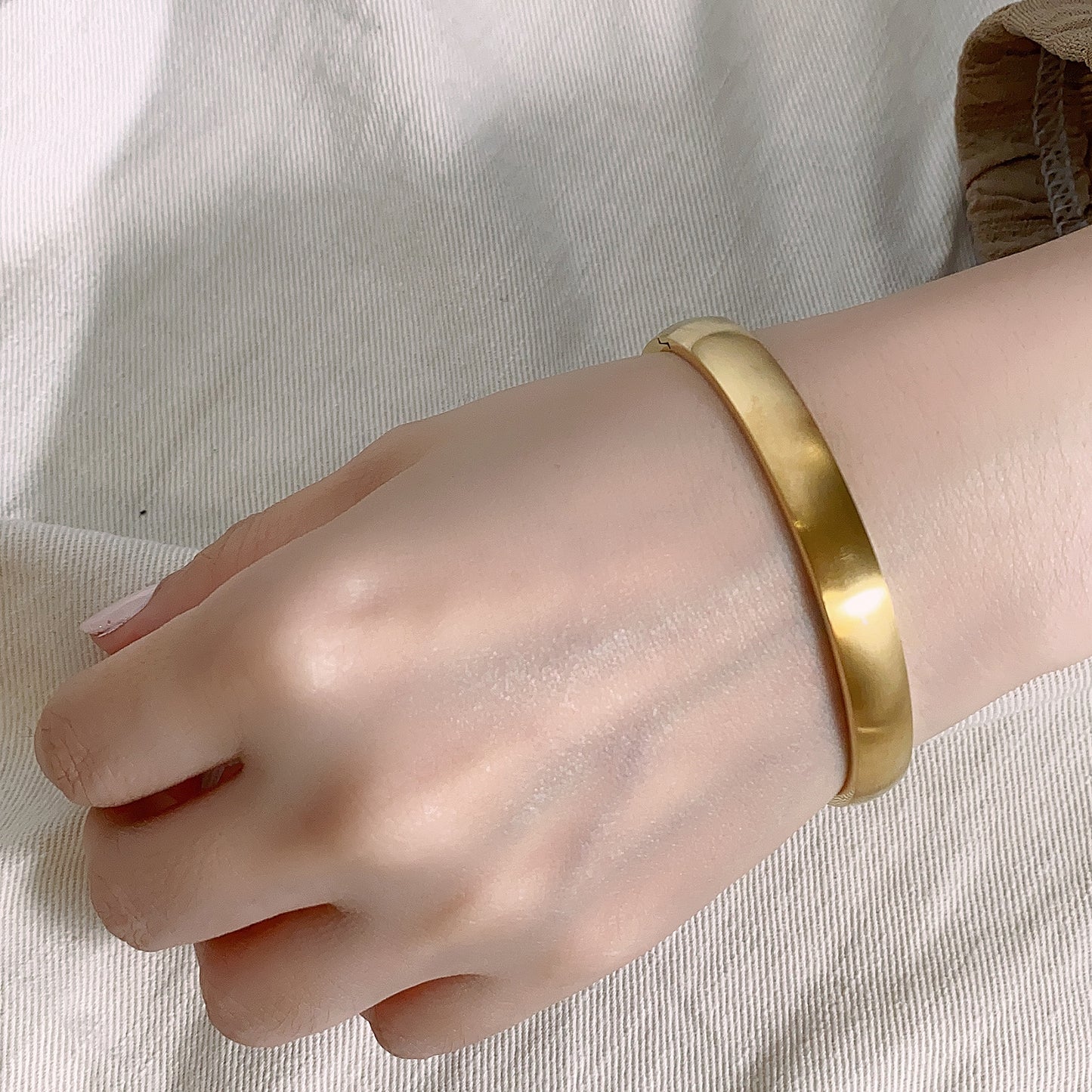 Calm Matte Plain Bangle 8mm - Gold