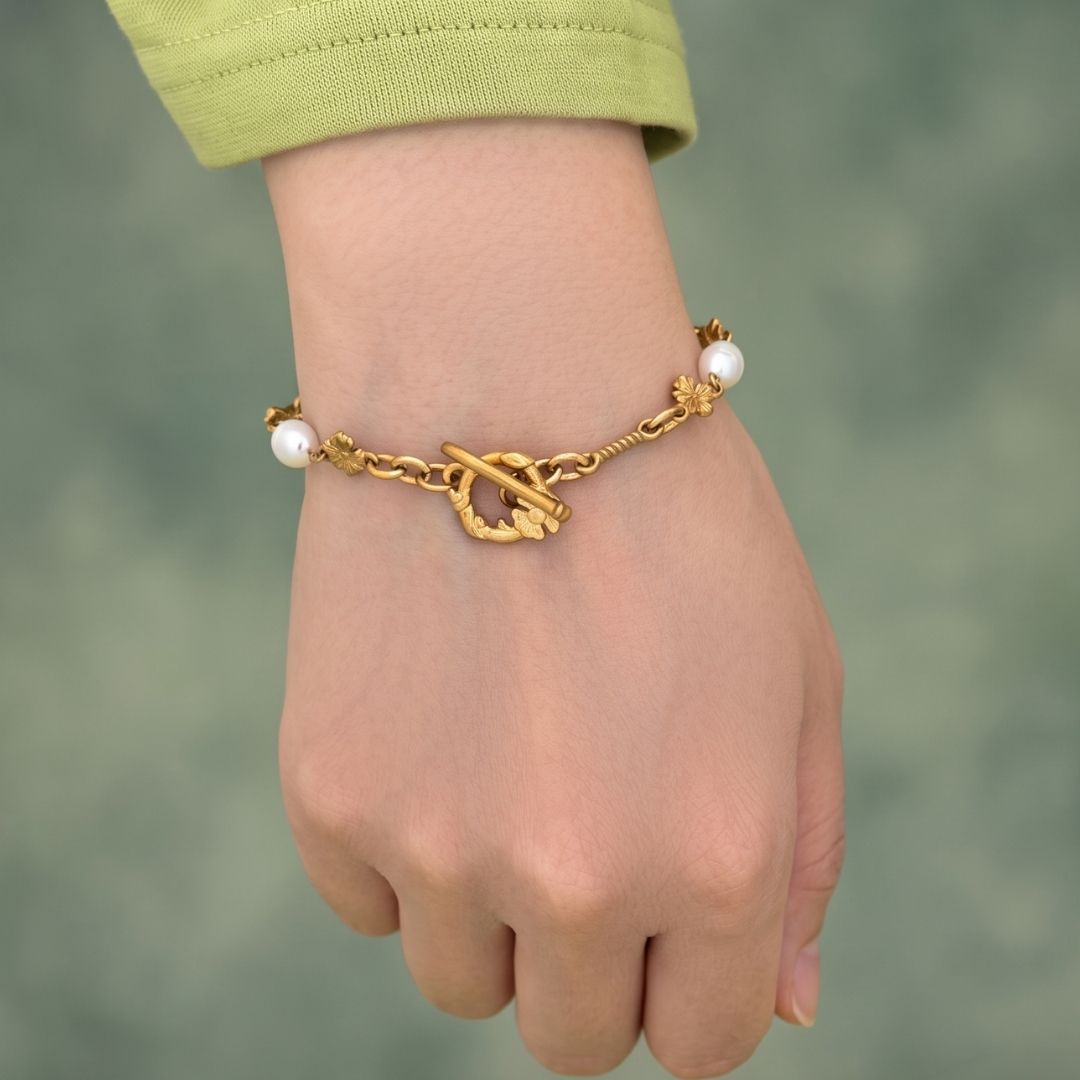 Camellia Flower Pearl Toggle OT  Bracelet (Gold)