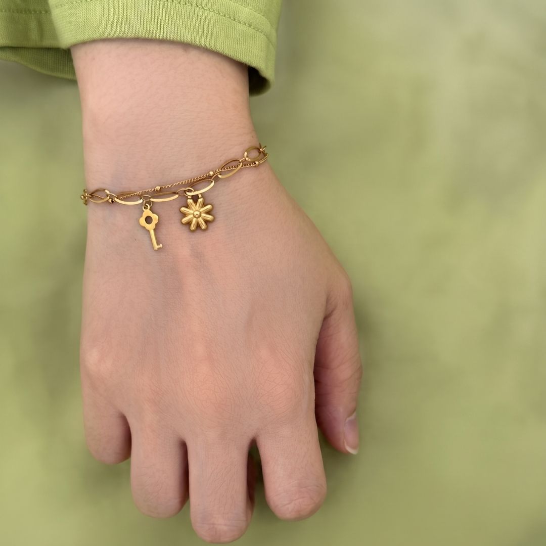 Ebris Flower Key Bracelet - Gold
