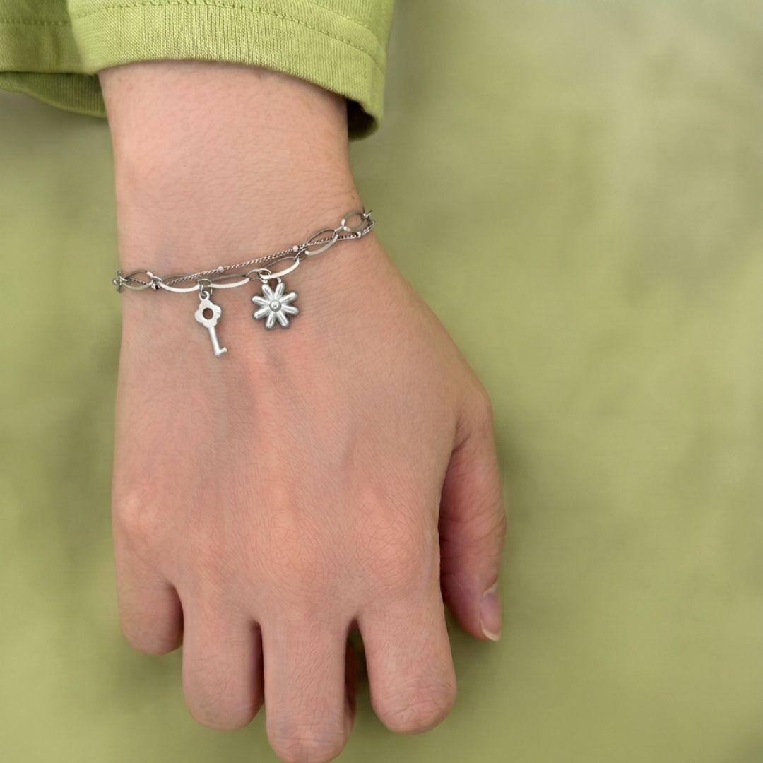 Ebris Flower Key Bracelet - Silver