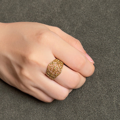 Ennis Vintage Lace Ornament Ring - Gold