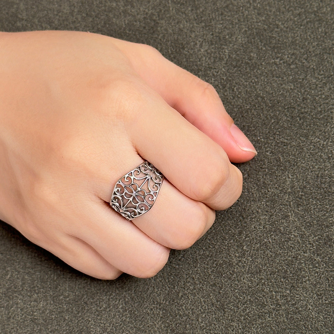 Ennis Vintage Lace Ornament Ring - Silver
