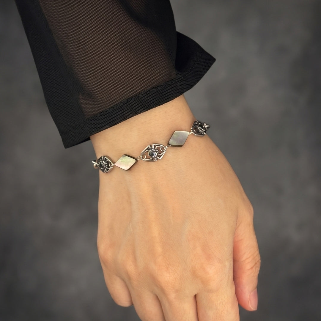 Forneus Spider Black Shell Bracelet (Silver)
