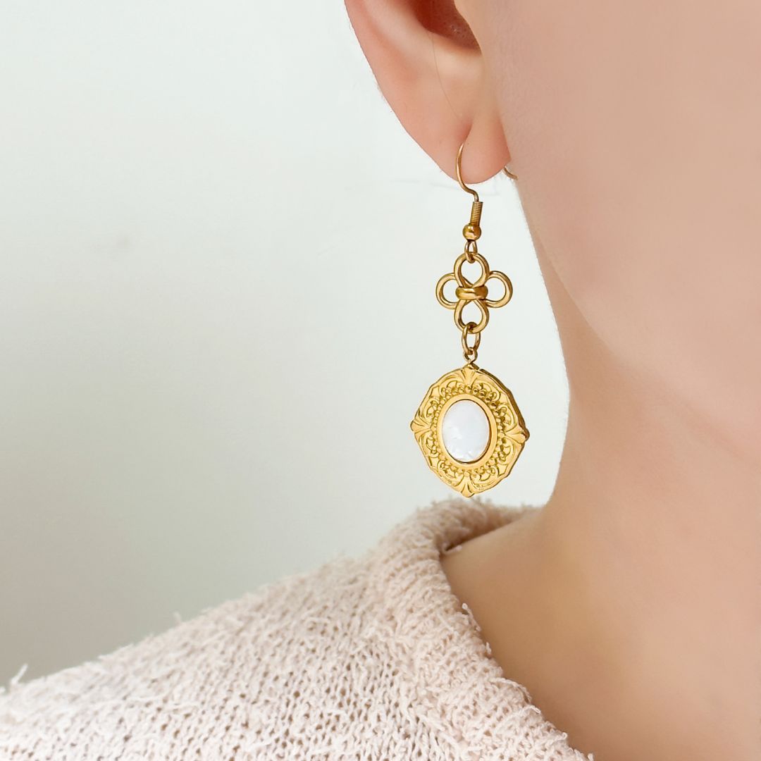 Gabrielle Clover Shell Drop Earrings - Gold
