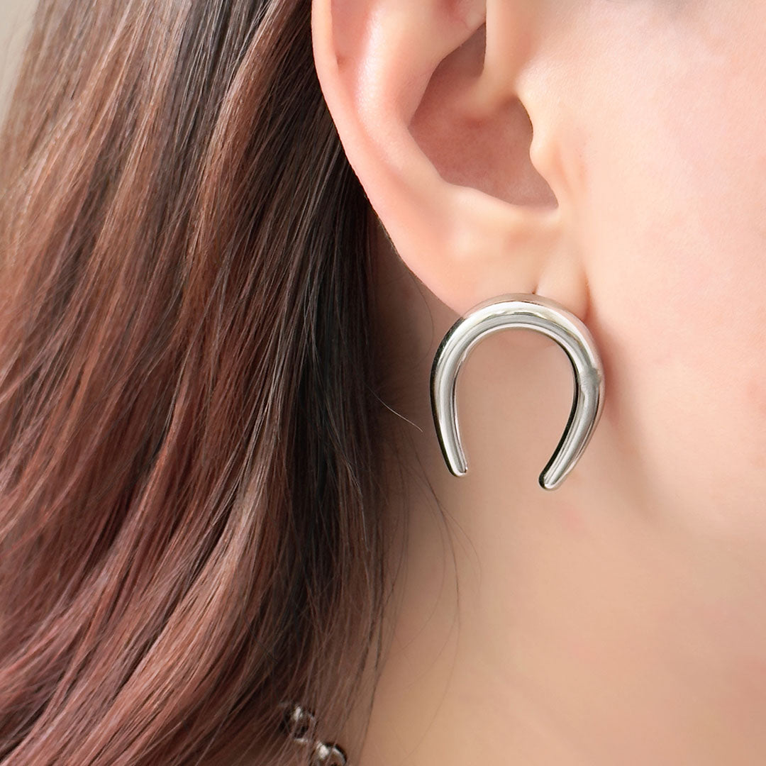 Gus Horseshoe Stud Earrings