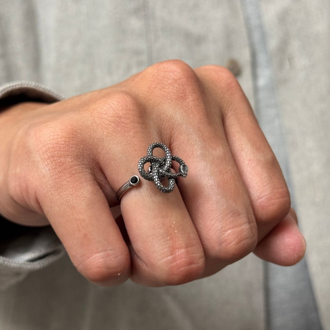 Hugh Spinner Clover Snake Ring