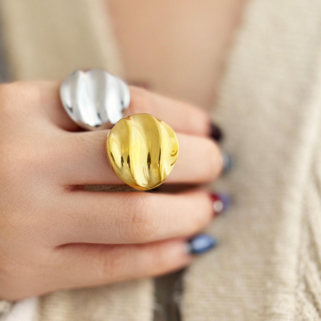 Juno Ripple Textured Circle Ring - Gold