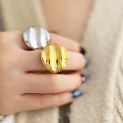 Juno Ripple Textured Circle Ring - Gold