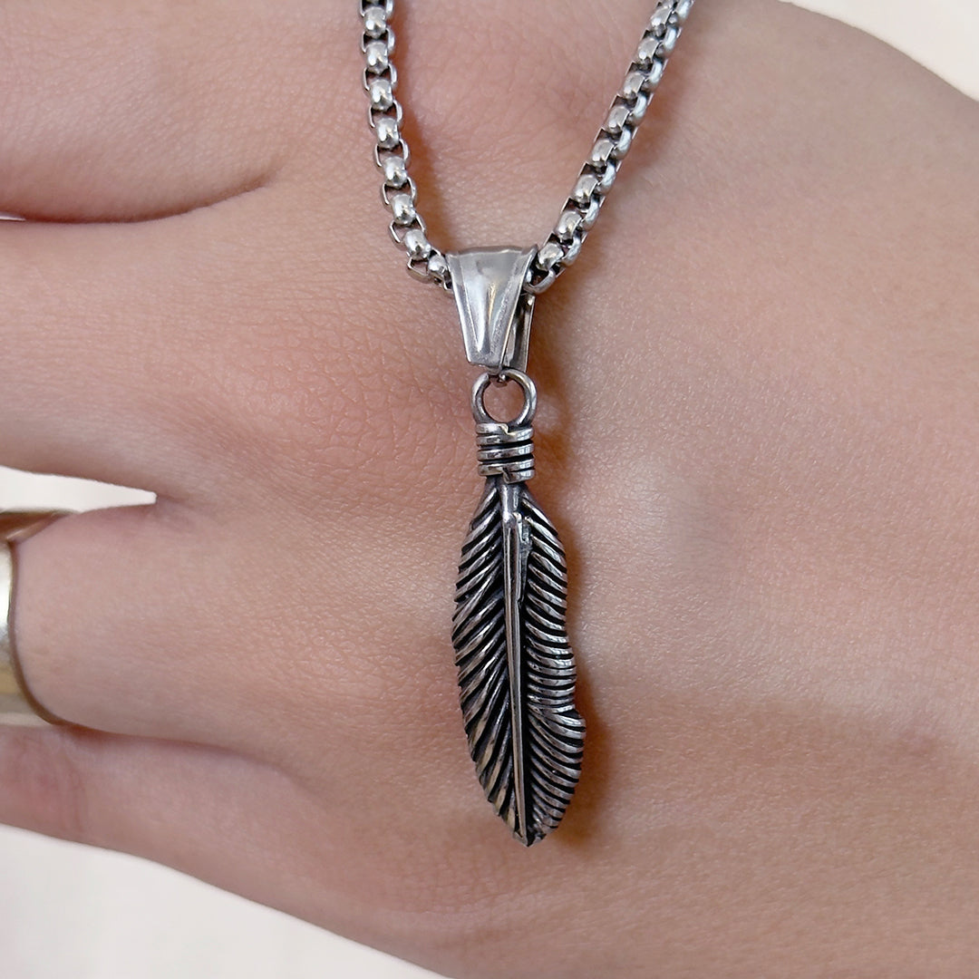Kailyn Feather Long Necklace