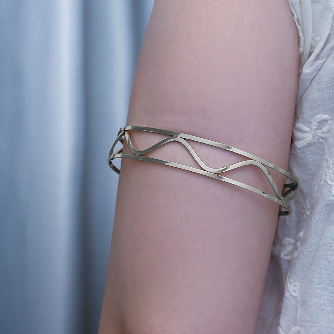 Lottie Wave Arm Cuff - Silver