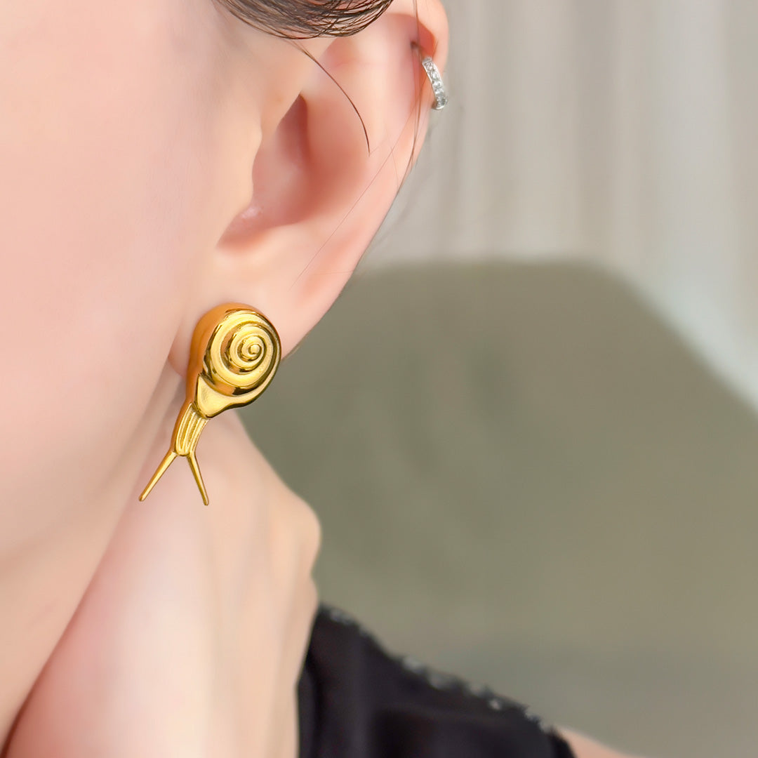 Macsen Snail Ear Stud - Gold
