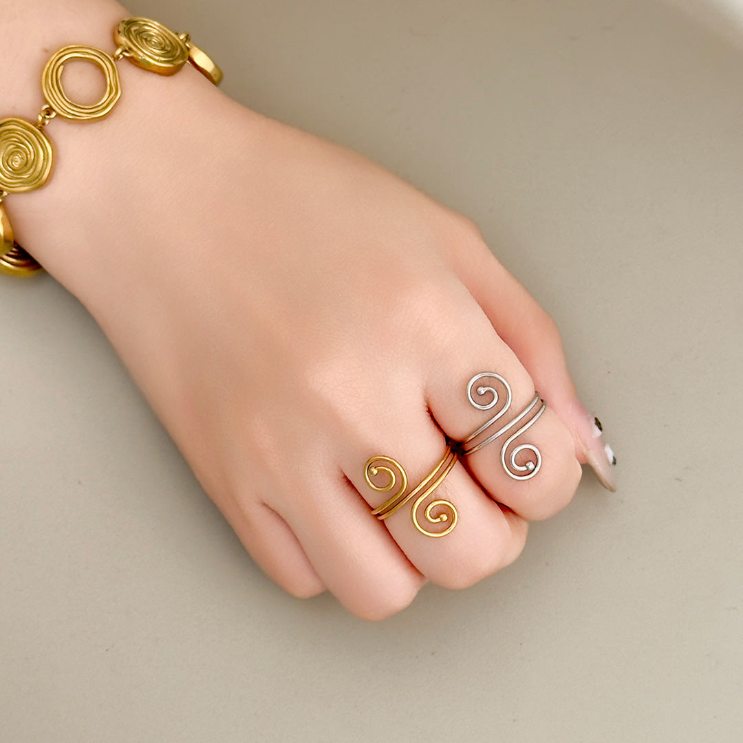 Olivine S Twist Ring - Gold